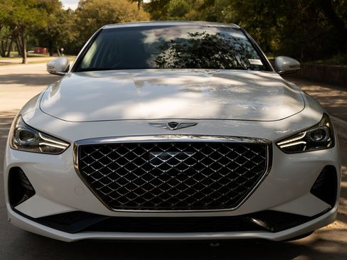 Used 2021 Genesis G70 2.0T image 3