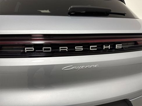 Certified 2025 Porsche Cayenne image 19