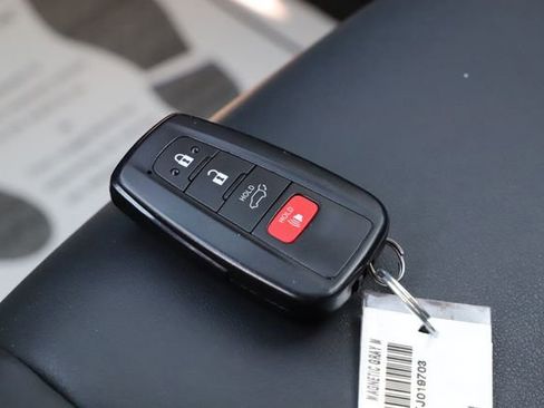 Used 2019 Toyota RAV4 XLE Premium w/ Cold Weather Package AWD/4WD image 34