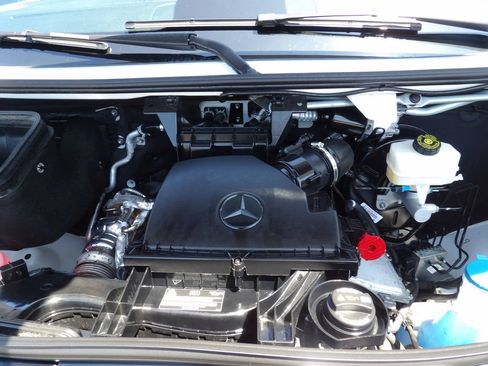 Used 2025 Mercedes-Benz Sprinter 2500 image 43