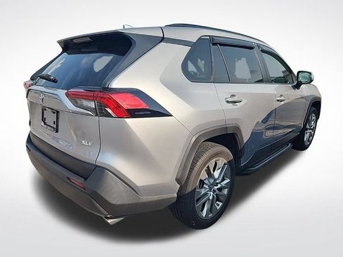 Used 2019 Toyota RAV4 XLE Premium w/ Cold Weather Package FWD image 4
