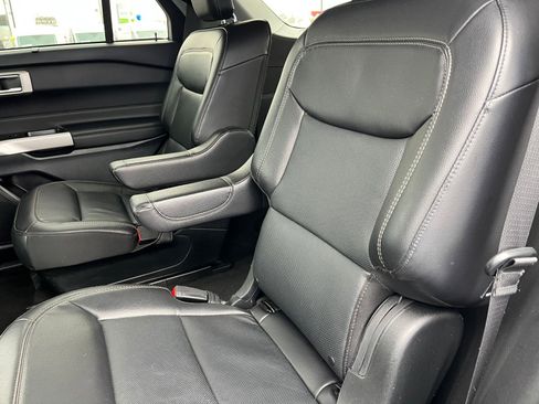 Used 2023 Ford Explorer Limited w/ Equipment Group 301A image 17