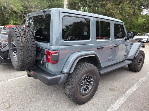 Used 2025 Jeep Wrangler Unlimited Rubicon AWD/4WD image 3