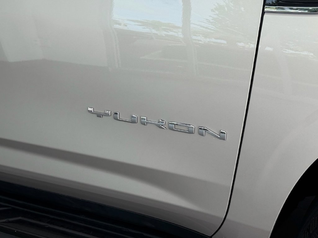 Used 2023 GMC Yukon XL SLE w/ Gmc Pro Safety Plus Package RWD image 9