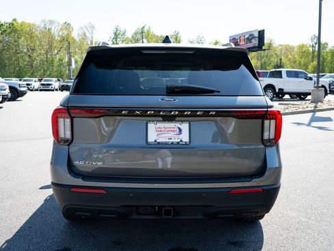 New 2026 Ford Explorer Active RWD image 8