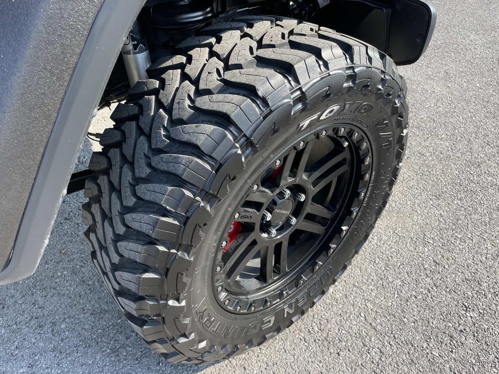 Used 2018 Jeep Wrangler Unlimited Sahara AWD/4WD image 36