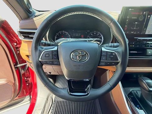 Used 2020 Toyota Highlander Platinum AWD/4WD image 41