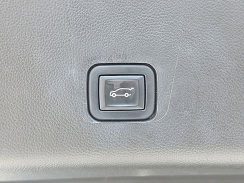 Used 2022 Chevrolet Traverse Premier AWD/4WD image 9