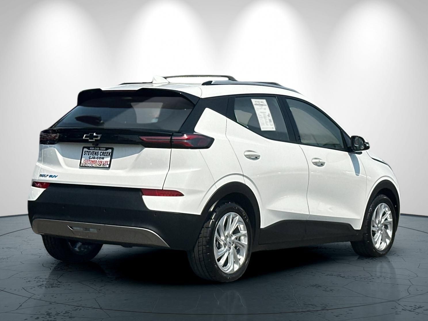 Used 2023 Chevrolet Bolt EUV LT w/ Comfort Package FWD image 4