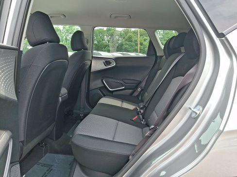 Certified 2025 Kia Soul LX w/ LX Technology Package FWD image 10