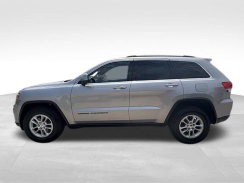 Used 2018 Jeep Grand Cherokee Laredo AWD/4WD image 4