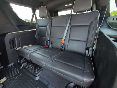 Used 2023 Chevrolet Suburban Premier AWD/4WD image 29