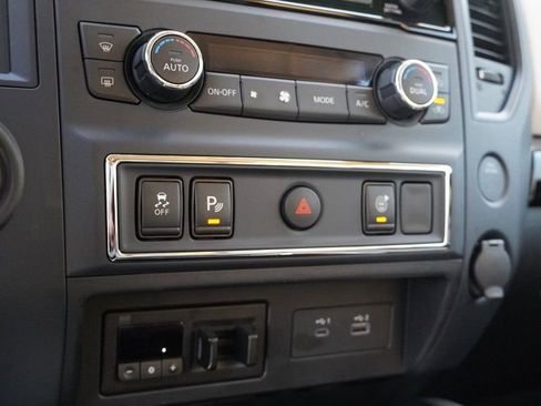 Used 2024 Nissan Titan SV w/ SV Convenience Package image 36