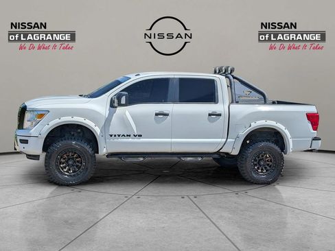 Used 2020 Nissan Titan SV w/ SV Convenience Package AWD/4WD image 8