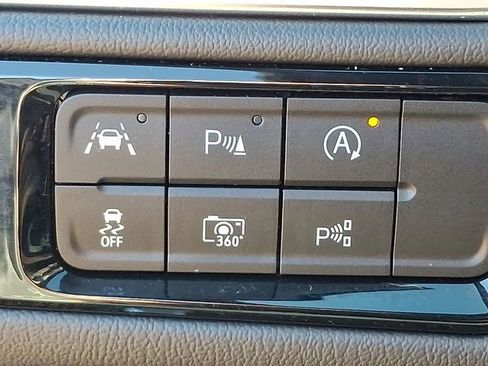 Used 2025 GMC Yukon XL Denali image 25