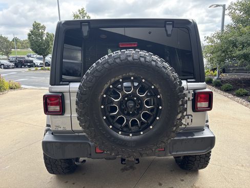 Used 2020 Jeep Wrangler Unlimited Sahara AWD/4WD image 19