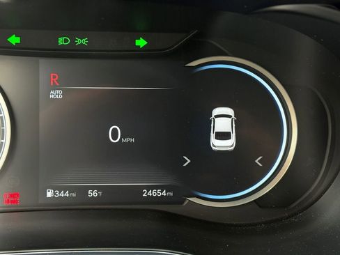 Used 2025 Genesis G70 2.5T image 30