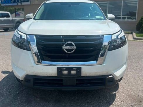 Used 2024 Nissan Pathfinder SV AWD/4WD image 2