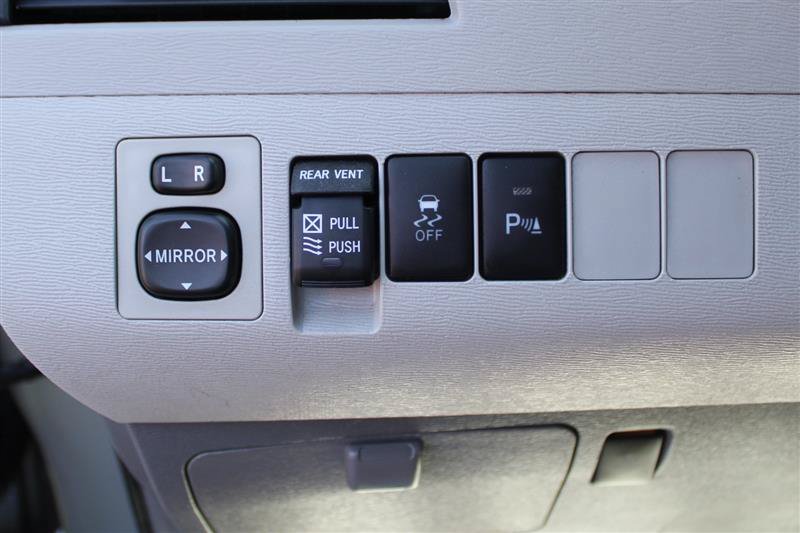 Used 2013 Toyota Sienna XLE w/ Entertainment Pkg FWD image 18