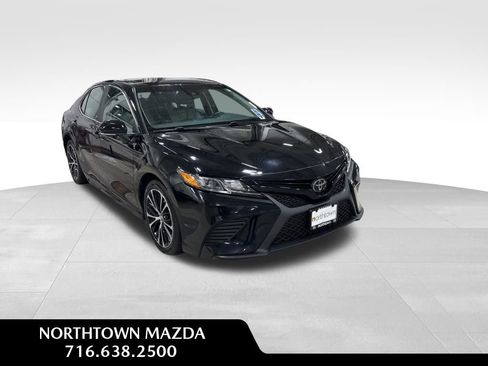 Used 2018 Toyota Camry SE w/ Moonroof Package image 1