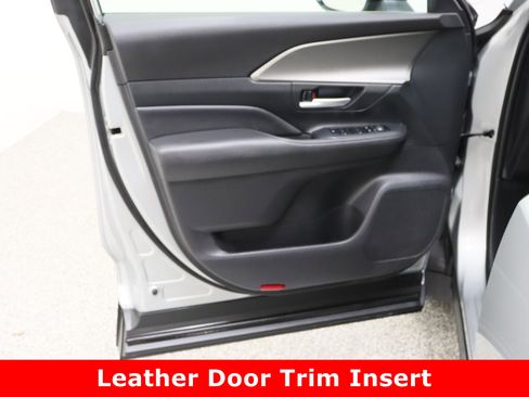 Certified 2025 Toyota Grand Highlander AWD image 12