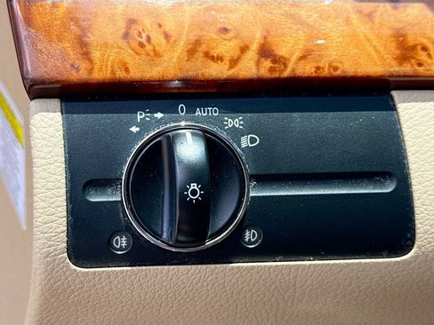 Used 2009 Mercedes-Benz E 350 Sedan image 32