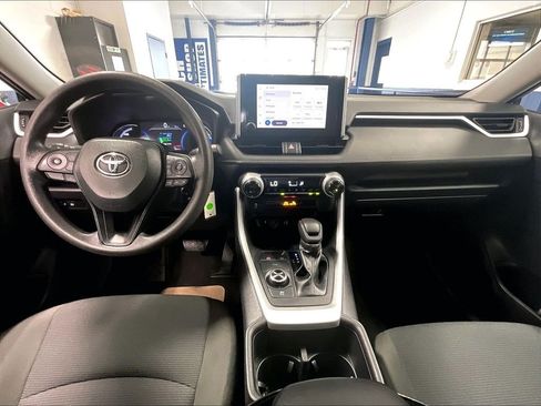Used 2025 Toyota RAV4 LE AWD/4WD image 21