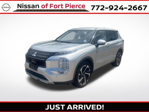Used 2024 Mitsubishi Outlander SE FWD image 1