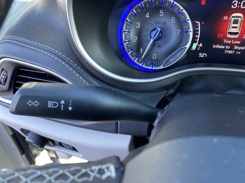 Used 2023 Chrysler Pacifica Touring-L image 22