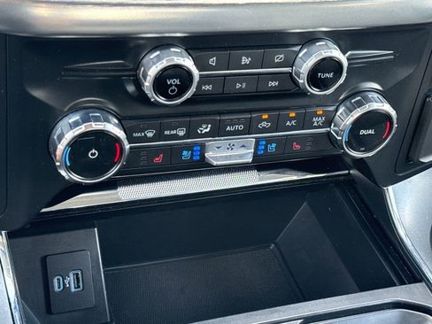 Used 2022 Ford F150 Lariat w/ FX4 Off-Road Package AWD/4WD image 22