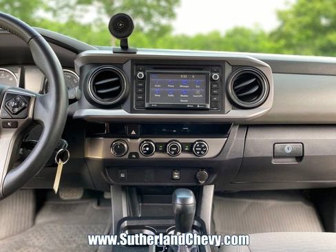 Used 2017 Toyota Tacoma 4x4 Double Cab image 26
