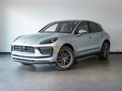 Certified 2026 Porsche Macan AWD/4WD image 1