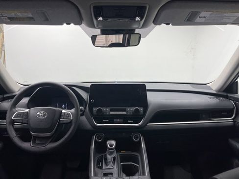 Used 2024 Toyota Grand Highlander XLE image 19