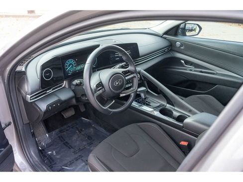 Used 2023 Hyundai Elantra SEL w/ Convenience Package image 6