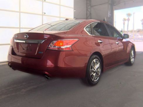 Used 2013 Nissan Altima 2.5 SL w/ Technology Pkg FWD image 4