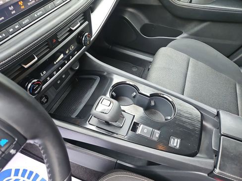 Used 2025 Nissan Rogue SV FWD image 23