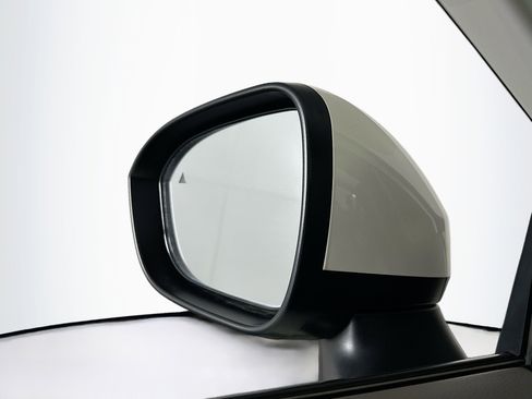 Used 2023 Nissan Rogue SV image 16