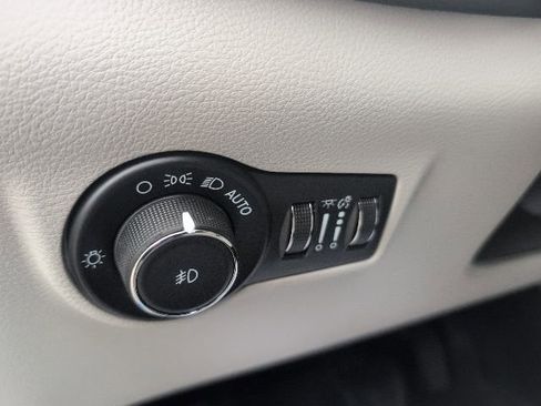 Used 2022 Jeep Compass Limited image 21