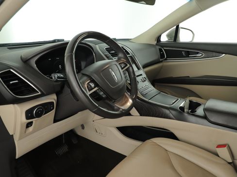 Used 2019 Lincoln Nautilus Select w/ Cargo Utility Package FWD image 4