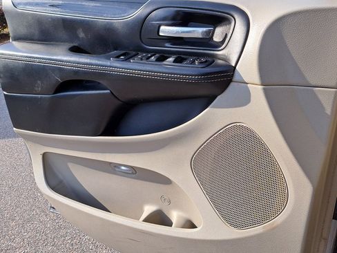 Used 2016 Chrysler Town & Country Limited w/ Trailer Tow Group image 20