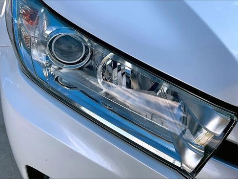 Used 2019 Toyota Highlander Plus image 28