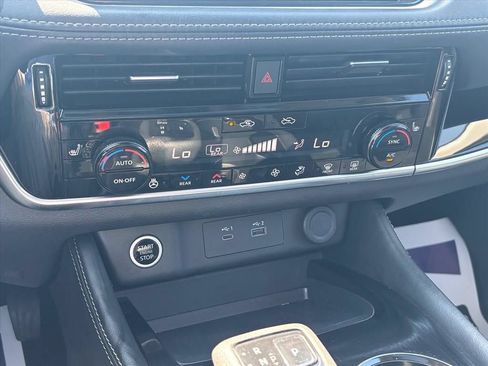 Used 2023 Nissan Rogue SL w/ SL Premium Package FWD image 19