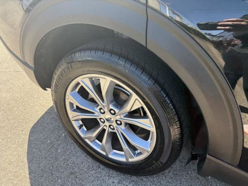 Certified 2022 Ford Explorer XLT w/ Equipment Group 202A image 18