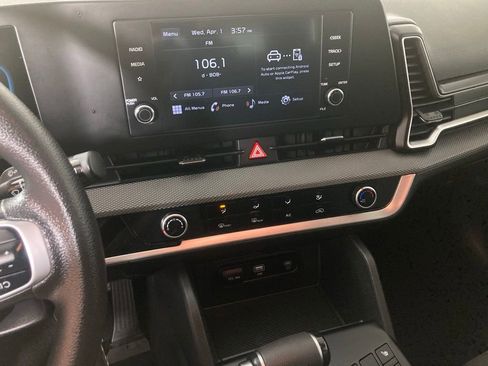 Certified 2025 Kia Sportage LX image 2