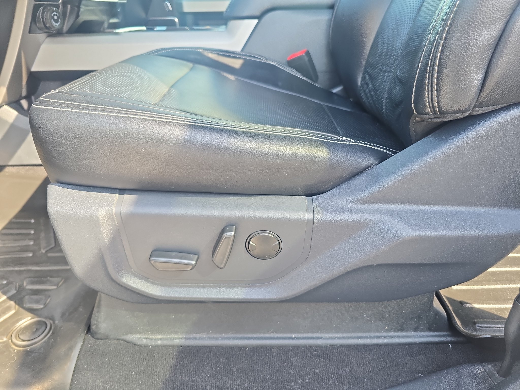 Used 2022 Ford F350 Lariat w/ Chrome Package AWD/4WD image 16