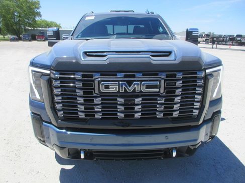 New 2026 GMC Sierra 2500 Denali Ultimate AWD/4WD image 12