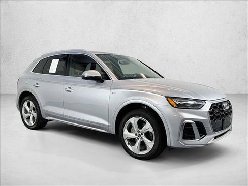 Used 2022 Audi Q5 2.0T Premium Plus w/ Premium Plus Package AWD/4WD image 3