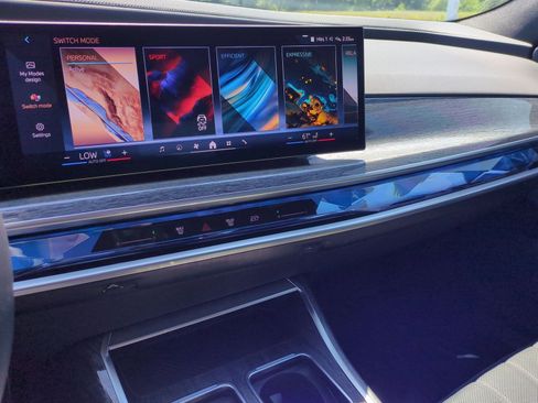 Certified 2025 BMW 760i xDrive w/ Luxury Rear Seating Package AWD/4WD image 30
