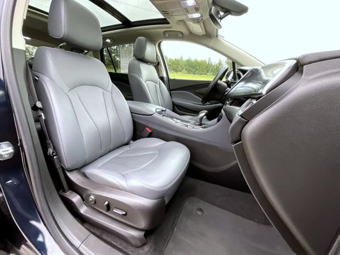 Used 2020 Buick Envision Essence AWD/4WD image 16
