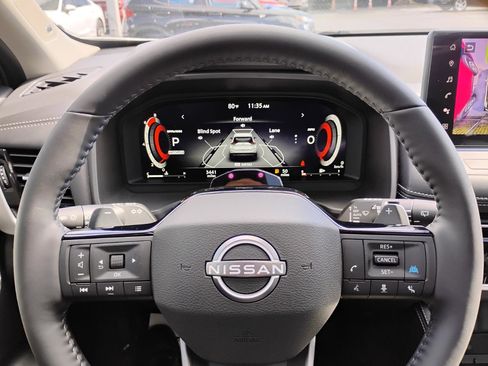 Used 2025 Nissan Rogue Platinum w/ Tech Package image 46